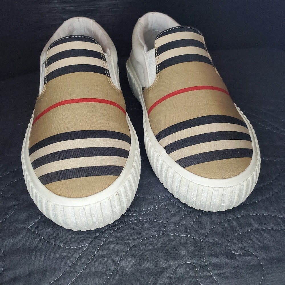 Burberry Kids slip on sneakers Size 31 US 13.5